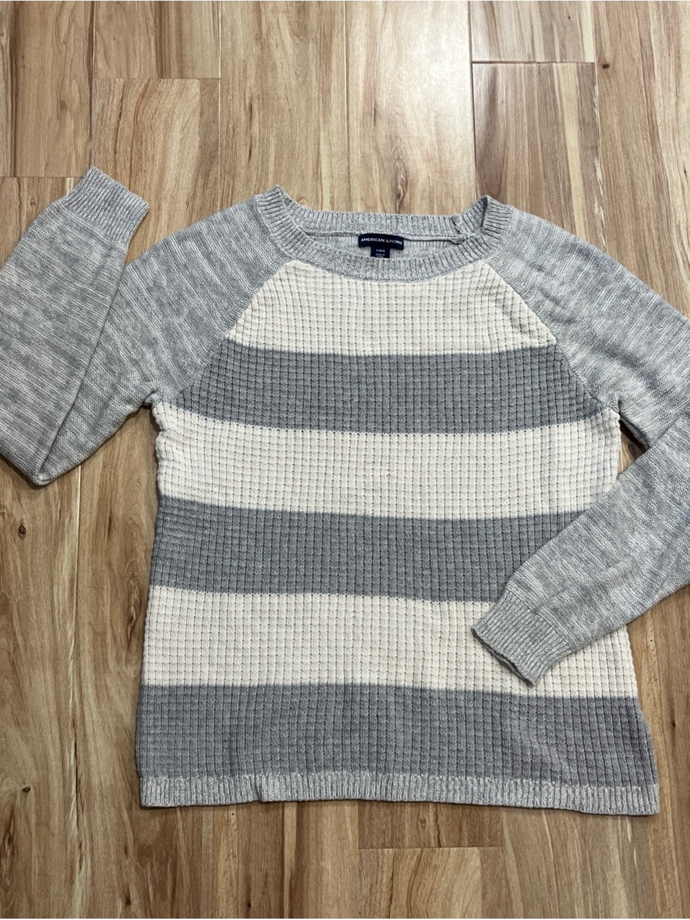 American Living Waffle Knit Crewneck Sweater in Gray & Cream size L fits M